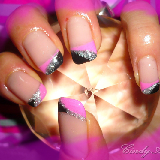 Comment Poser des Faux Ongles avec du Gel UV : Guide Complet pour des Ongles Parfaits